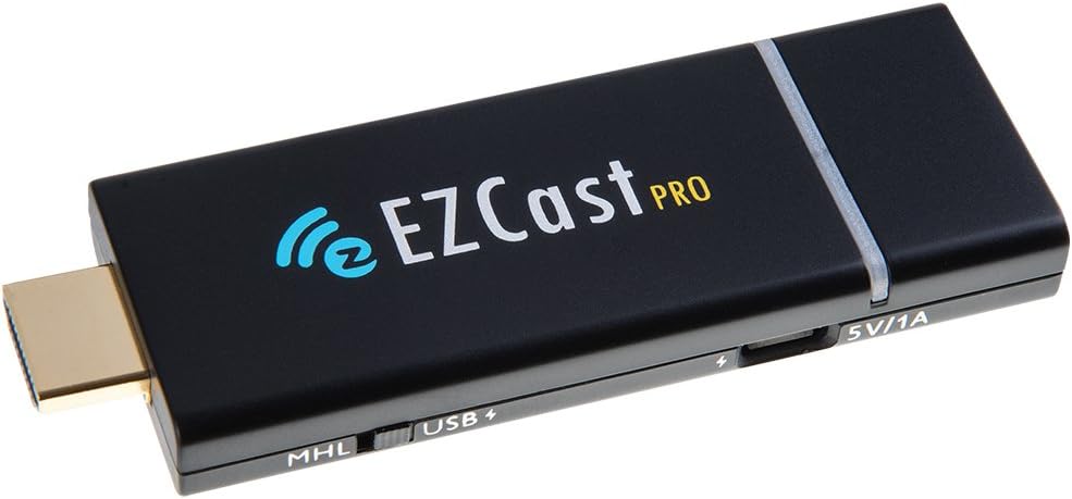 EZCast Pro Dongle D01 VC10، يدعم Miracast وAirPlay وDLNA وشاشة مقسمة 4 إلى 1 ومخرج Full HD 1080p بتردد 60 هرتز و802.11n 2T2R WiFi والتحكم في المؤتمرات، ويتضمن كابلات طاقة HDMI وUSB.